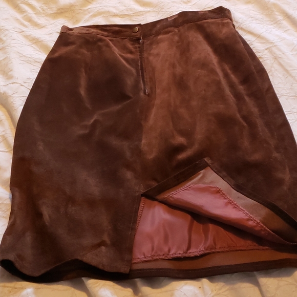 Suede skirt - Picture 2 of 2